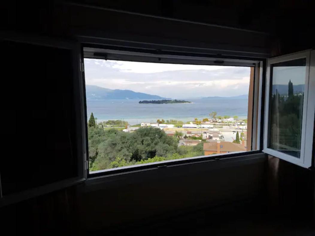 Apartment σοφιτα ξυλο μεταλο γυαλι